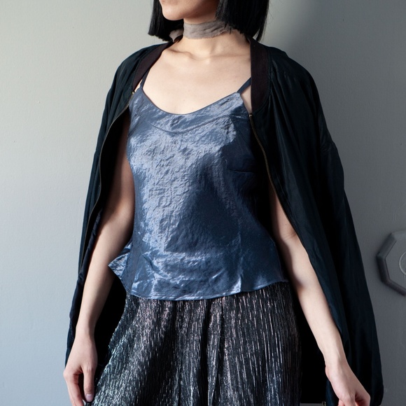 Shiny Metallic Spaghetti Strap Crop Top Tank Top - Picture 2 of 2